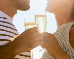 Two Course Evening Meal, Mini Bottle of Prosecco Each & Full Buffet Breakfast
